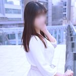 清麗で巨乳の美脚妻 真里那