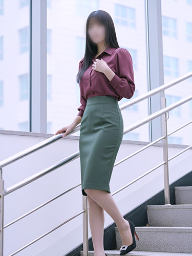 巨乳スレンダー美脚妻 音羽1
