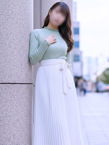 長身で巨乳の癒し系熟女 恵里奈1