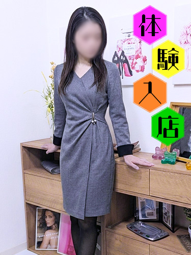 初出勤 風俗未経験のハーフを思わせる小柄な美人妻 紗英